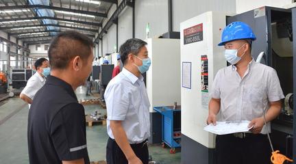 嚴華在邵陽經濟技術開發(fā)區(qū)企業(yè)開展&ldquo;送政策、解難題、優(yōu)服務&rdquo;行動