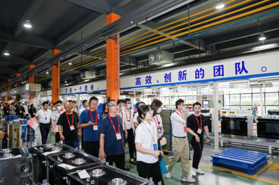 采筑百人考察團走進火星人,戰(zhàn)略合作謀定工程地產(chǎn)行業(yè)新未來