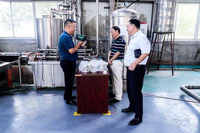 廬江縣發(fā)改委領(lǐng)導攜一行人蒞臨銳凌計量考察